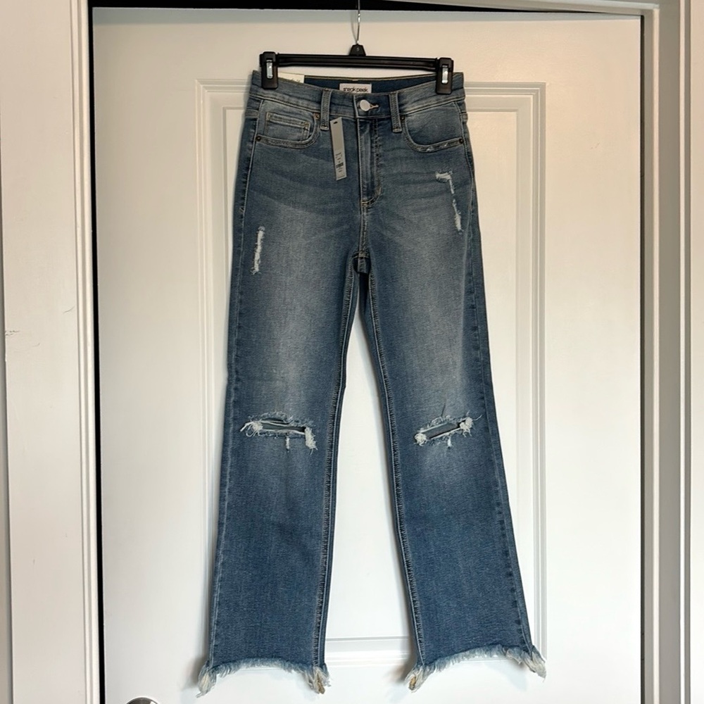 NWT Francesca’s Sneak Peak High-Rise Straight Leg Ripped Jeans Size 00/ 24